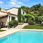 Villa Vinaigrier -Where Nature Finds You