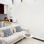 Cozy Apartment - 2 Min Walk From Beach