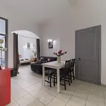 Cozy And Renovated - Hyper - Air Conditioner Apartment Nice