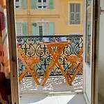 Sunny, Central,balcony, Steps Away From Sea Front Apartment Nice