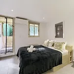 Apartment Promenade Des Anglais-2 Mins Walk To Beach- Charming Duplex -air Conditioning Wi-fi