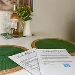 Le Petit Nid Sous Le Toit