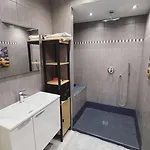 2 Pieces Renove Avec Magnifique Vue Mer Et Parking