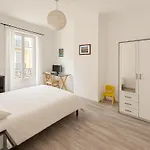 Apartment Large 1 Bedroom Apartment, Balcony, Very