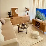 Charming Seaside Studio Ideal Central Location