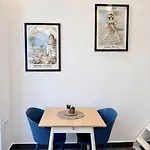 Cozy - 2 Min Walk From