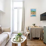 Wehost D4 - La Chic Cour 2 People Near Sea