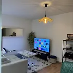 2 Pieces Renove Avec Magnifique Vue Mer Et Parking