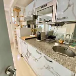Small Duplex - Downtown - Close To Beaches Apartment Nice