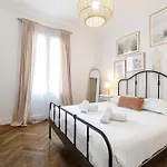 Large 2 Bdr City Center Close To Train Station