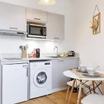 Charming City Center Studio 402