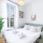 Charming City Center Studio 402