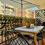 Charming Seaside Studio Ideal Central Location