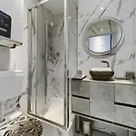 City Center - Charming Studio - 2 Mn Station Train