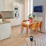 CARRAS appartement plein de charme climatisé à 3 min de la plage,1min tram