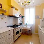 Large Bright Apartment In The Heart Of Nice