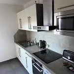 Appartement 3 Chambres Avec Piscine Et Parking Prive