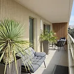 Luxury With Balcony & Rooftop Nice
