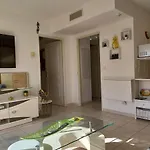 L\'Escale A La French Riviera