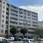 La Vague Azureenne, Proche Du Port