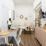 Wehost D2 - Smart & Chic Loft, 3 Mins To Beaches Apartment *