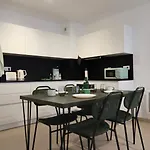 Apartment Time - Chic With Sunny Terrace, Port *