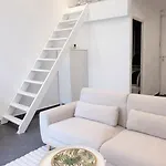 Apartment Cozy - 2 Min Walk From