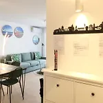 Time - Chic With Sunny Terrace, Port Apartment