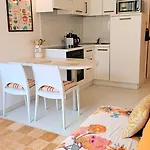 Apartment Sunny, Central,balcony, Steps Away From Sea Front *