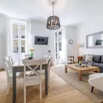 Wide & 3 Bdr - Ac & Balcony Apartment *