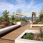 Luxury Apartment With Balcony & Rooftop