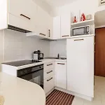 Apartment Sunny, Central,balcony, Steps Away From Sea Front