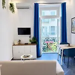 Apartment Cozy - 2 Min Walk From