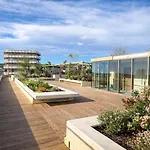 Luxury Apartment With Balcony & Rooftop
