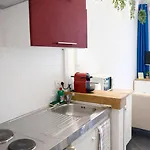 Cozy - 2 Min Walk From *