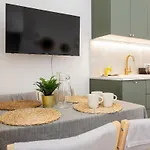 Wehost D4 - La Chic Cour 2 People Near Sea Apartment *