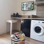 Promenade Des Anglais-2 Mins Walk To Beach- Charming Duplex -air Conditioning Wi-fi Apartment