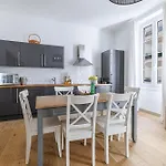 Apartment Wide & 3 Bdr - Ac & Balcony