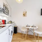 Charming Center 402 Apartment