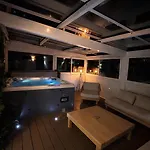 Luxury - Rooftop & Jacuzzi Apartment *