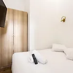 Wehost D4 - La Chic Cour 2 People Near Sea Apartment *