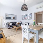 Wide & 3 Bdr - Ac & Balcony Apartment *