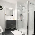 Luxury With Balcony & Rooftop Apartment Nice