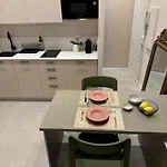 10 Felix Faure, Apartment