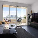 Luxury With Balcony & Rooftop Apartment *