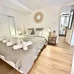 Apartment Small Duplex - Downtown - Close To Beaches Nice
