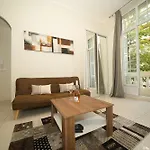Apartment Stylish 1-bedroom Minutes From Beach&promenade