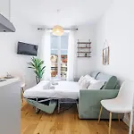 Charming Center 402 Apartment *