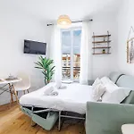 Charming Center 402