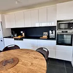 Luxury Apartment With Balcony & Rooftop